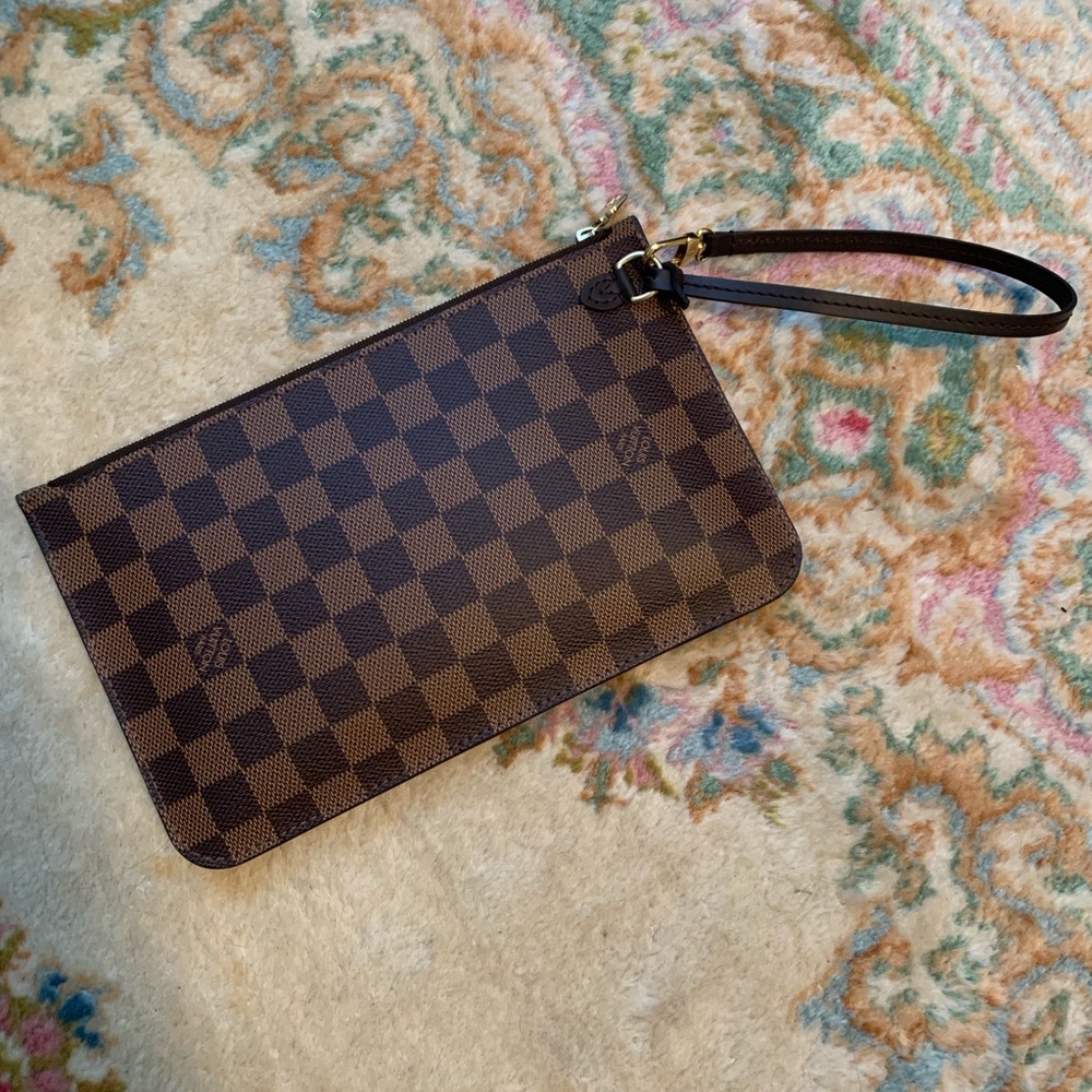 Louis Vuitton neverfull damier ebene MM pochette